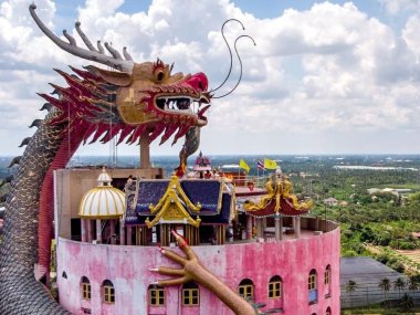 Damnoen Saduak, Maeklong & Dragon Temple Day Trip – Thailand