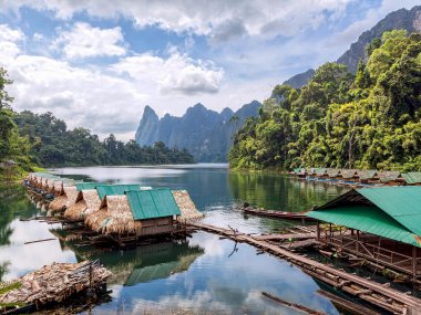 Khao Sok Lake Day Trip – Cheow Lan Lake Thailand