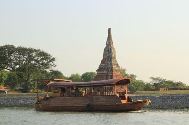 Lunch on a rice barge