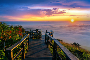 Doi Inthanon & Kew Mae Pan Trek – Full-Day Nature Escape